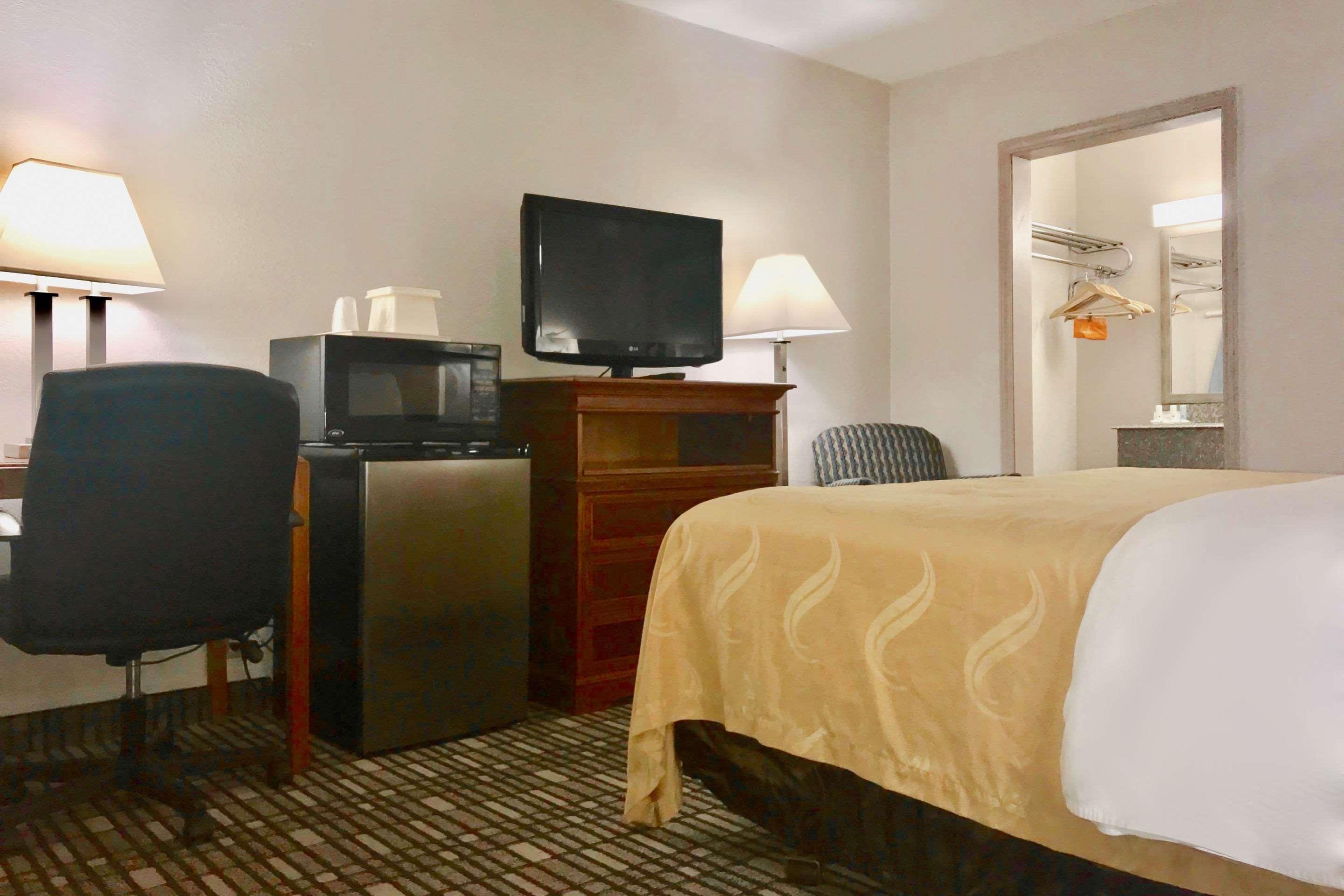 Quality Inn Тикумкари Екстериор снимка
