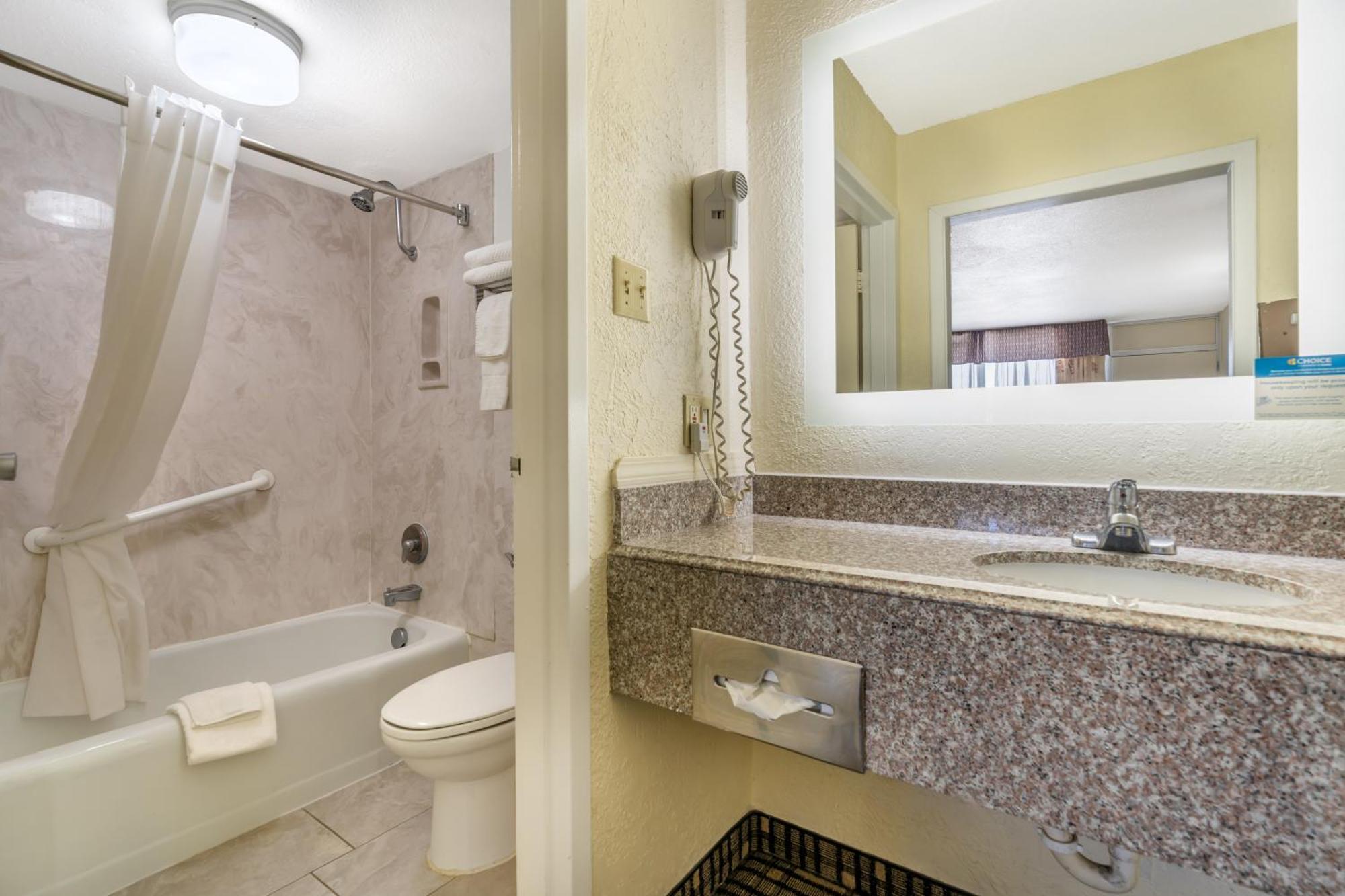 Quality Inn Тикумкари Екстериор снимка