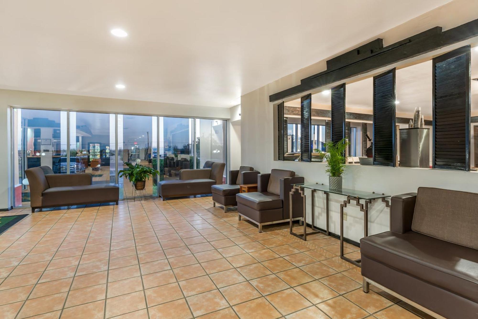 Quality Inn Тикумкари Екстериор снимка