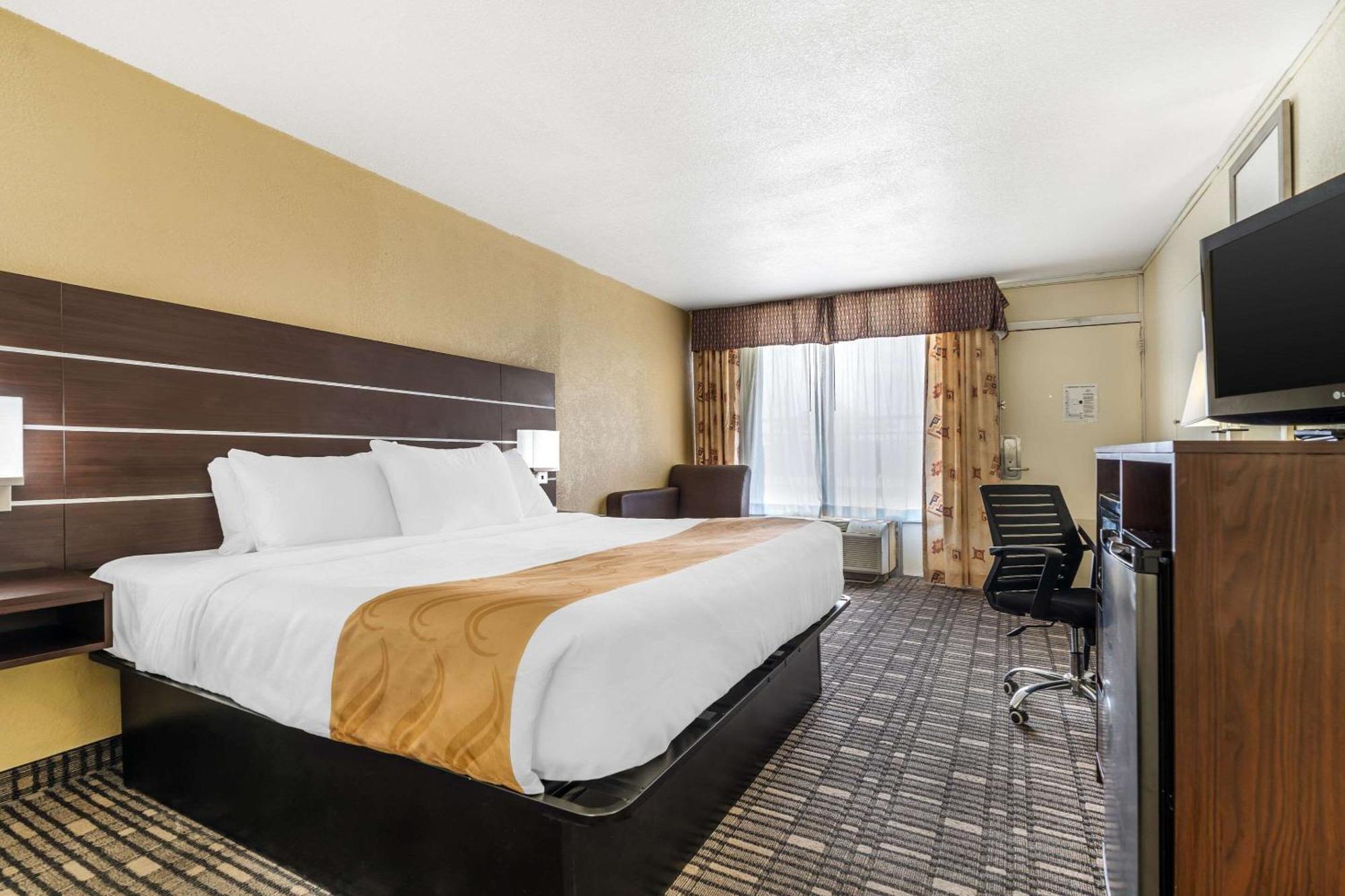 Quality Inn Тикумкари Екстериор снимка